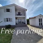 Peaceful 2br With Ultra-fast Wifi פודגוריצה