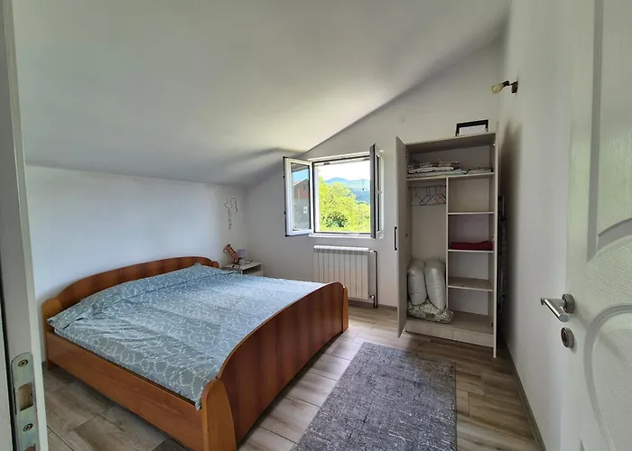 Daire Peaceful 2br With Ultra-fast Wifi Podgoriçe