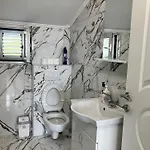 Peaceful 2br With Ultra-fast Wifi Апартаменти *