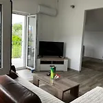 Peaceful 2br With Ultra-fast Wifi * Подгориця