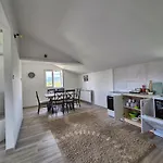 Peaceful 2br With Ultra-fast Wifi