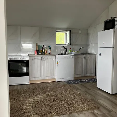 Peaceful 2br With Ultra-fast Wifi Daire Podgoriçe