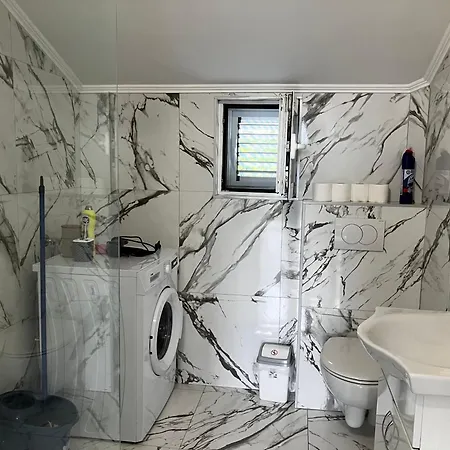 Peaceful 2br With Ultra-fast Wifi Ποντγορίτσα