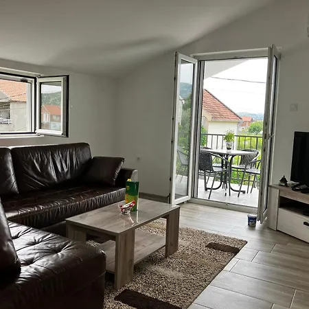 Апартаменти Peaceful 2br With Ultra-fast Wifi Подгориця