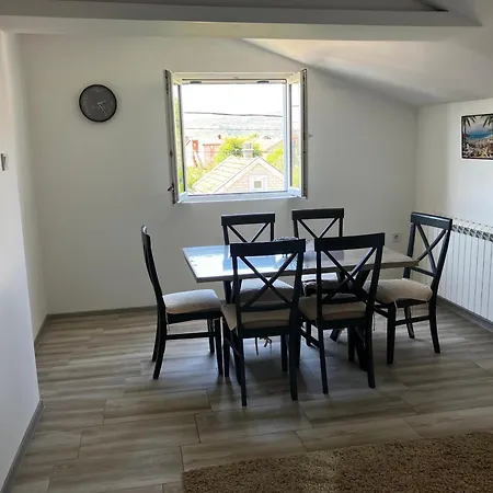Peaceful 2br With Ultra-fast Wifi Апартаменти *