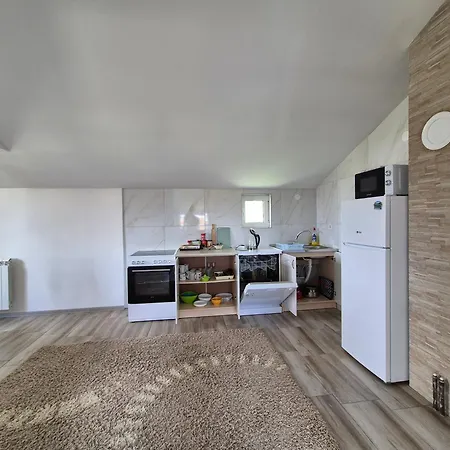 Peaceful 2br With Ultra-fast Wifi * Подгориця