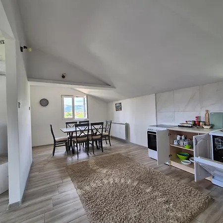 Peaceful 2br With Ultra-fast Wifi