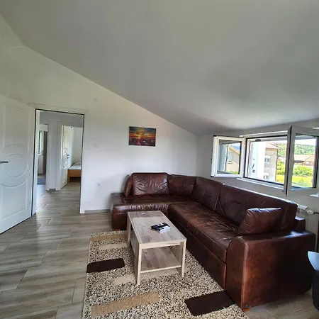 Peaceful 2br With Ultra-fast Wifi