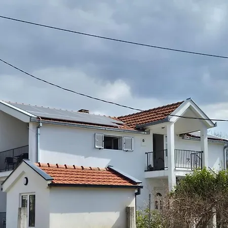 Daire Peaceful 2br With Ultra-fast Wifi Podgoriçe